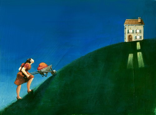 kvinne med trillebar pa vei opp bakke