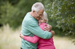 Eldre par gir hverandre fysisk omsorg