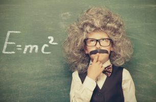 Gutt kledd som Einstein