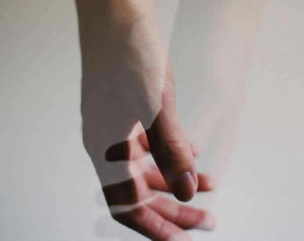 ekte og gjennomsiktig hand