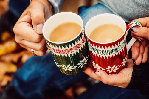 To personer vil koble med hverandre over en kopp kaffe