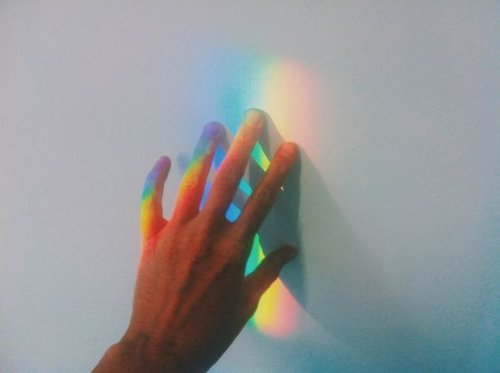 Svært følsomme mennesker - hånd rører ved regnbue