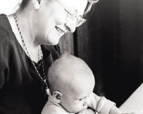 Bestemor og baby skaper emosjonelle koblinger