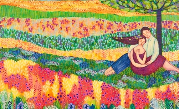 Et lykkelig par i en fargerik blomstereng