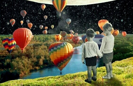 Barn som ser på varmluftsballonger i en fantasi