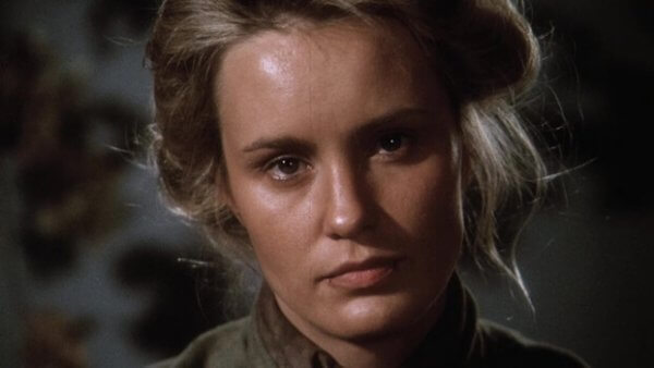 en skuespillerinne som skildrer Frances Farmer