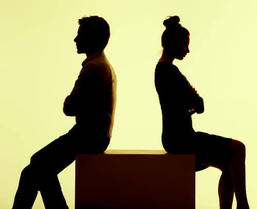 5 verbale aggressiviteter fra partneren din som du kanskje ikke legger merke til
