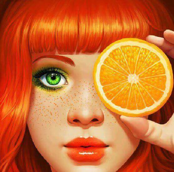 Jente med oransje hår