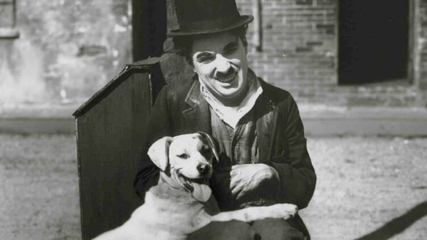 Charlie Chaplin med en hund