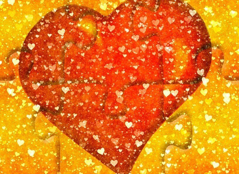 Et rødt hjerte på puslespill.