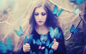 Kvinner, gjenopprett din makt i en verden som vil holde deg stille