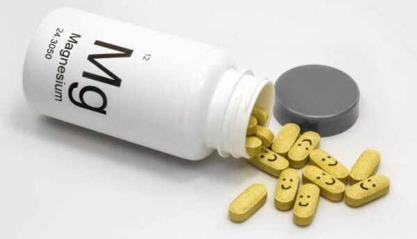 magnesium kosttilskudd med glade ansikter