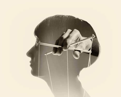 Mandela-effekten: marionettstrenger i personens hode.