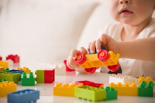 Forholdet mellom lek og barns utvikling