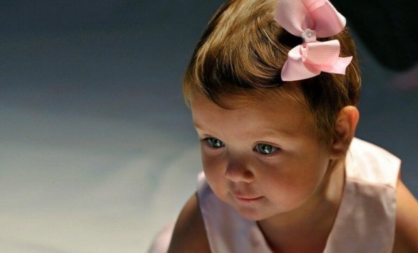Baby jente smilende