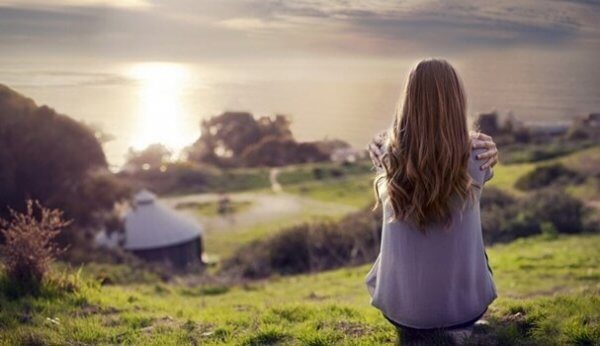 Kvinne lytter til Zen-budene