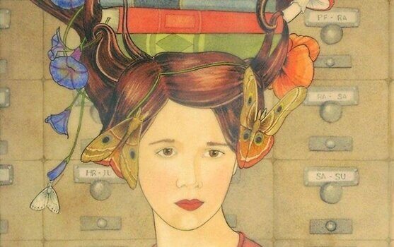 Kvinne med bøker i håret