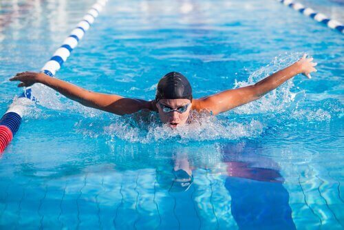 Her er fem psykiske fordeler med svømming