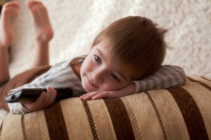 Hvorfor ser barn på den samme filmen igjen og igjen?