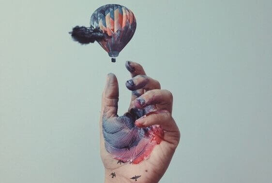 hånd og ballong