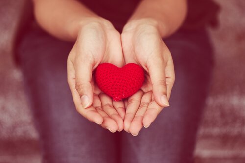 Å gi fra hjertet: Empatisk eller ikke-voldelig kommunikasjon