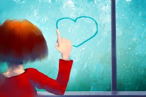 Jente tegner hjerte på vindu