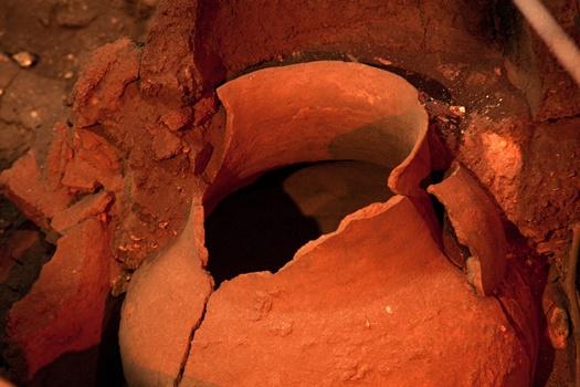 Den Sprukne Krukken, En Hinduistisk Historie