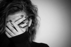 Det ser ut til at å ikke si hva vi føler er på moten