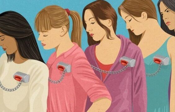 kvinner-lenket-sammen