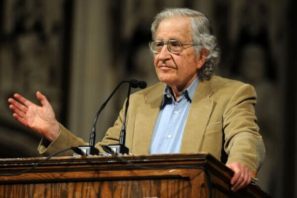 Familien min vet ikke hvem Noam Chomsky er