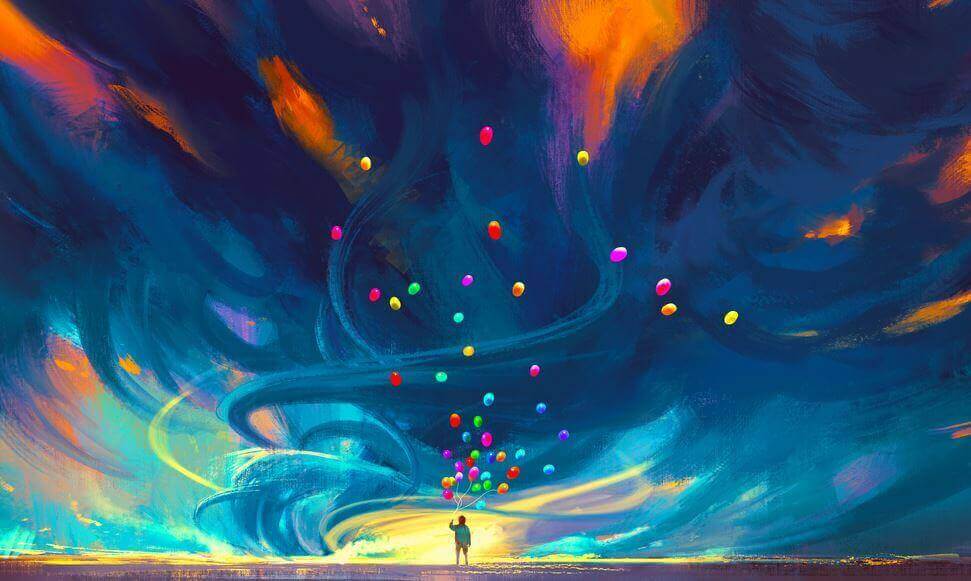 En person som holder en engde fargerike ballonger