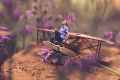 Liten person på fly