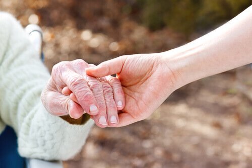 Huden din får aldri Alzheimer: Den husker kjærtegn og arr for alltid