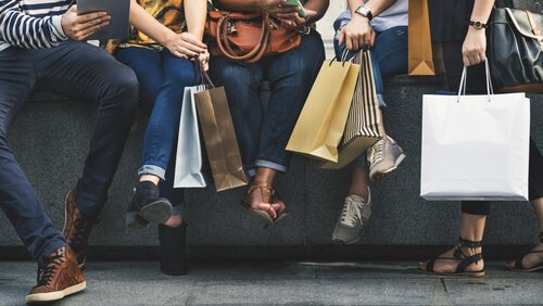 Noen venner som er på shopping