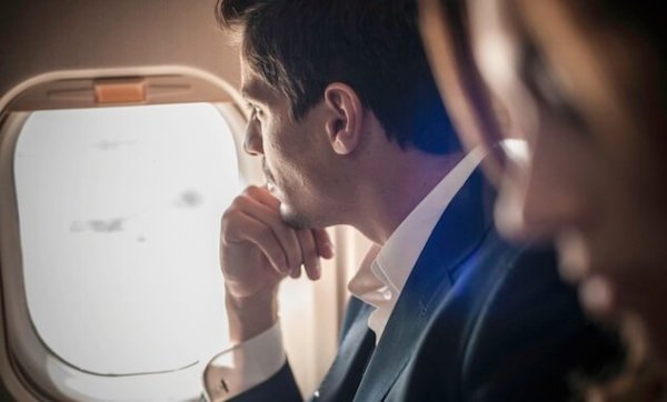 Man ser ut flyvinduet