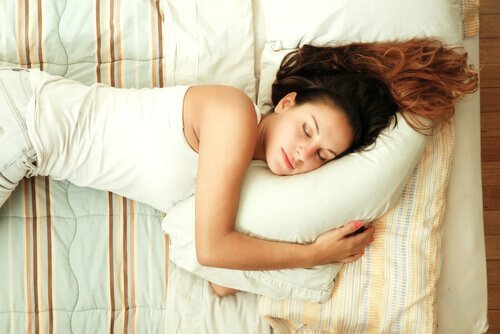 En kvinne som sover