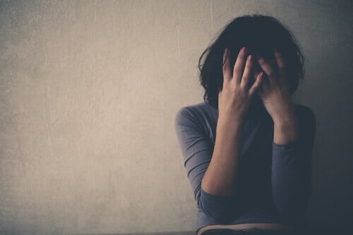 Emosjonell mishandling og angst: Hvordan er de relatert?