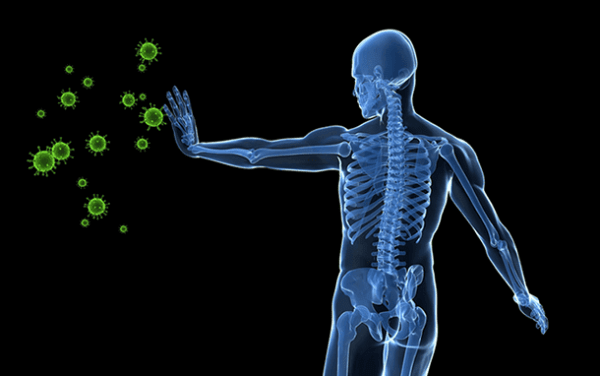 mann med sterkt følelsesmessig immunsystem som avviser et virus