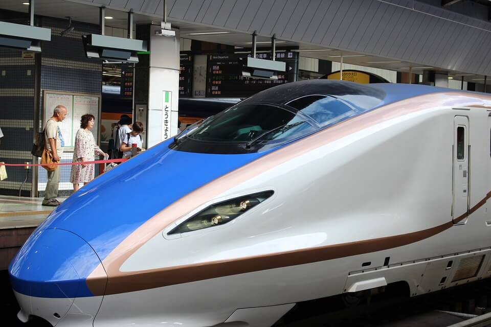 Lyntog som representerer Shinkansen-effekten