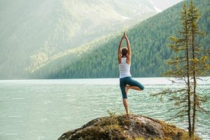 5 enkle yoga-posisjoner som kanaliserer din energi