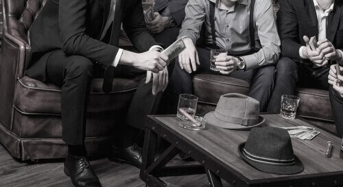 Menn med organisert kriminalitet.