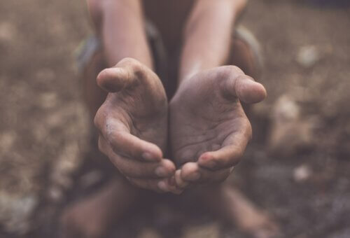 Et par åpne hender