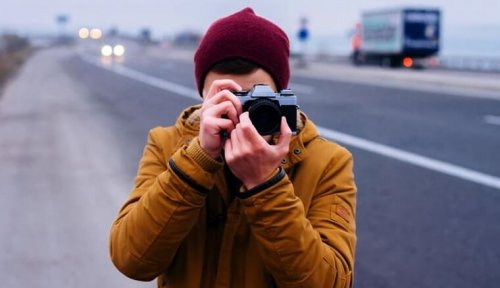 Person som tar et fotografi