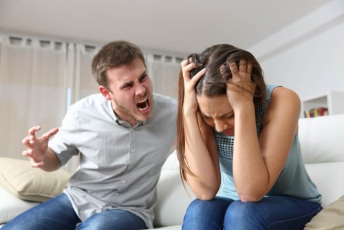 mann kjefter på kvinne - vold hos unge par