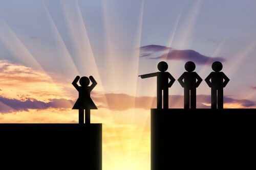 sammenhengen mellom lederskap og kvinnelig diskriminering