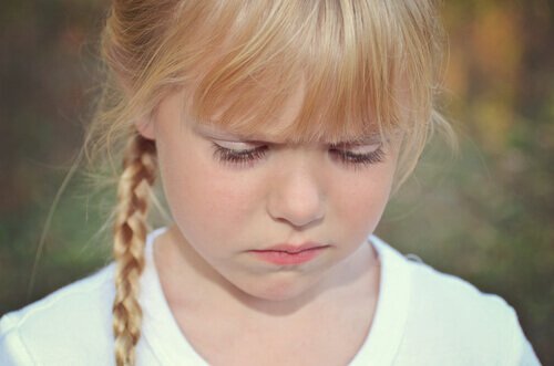 trist jente