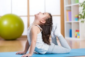 Yoga for barn: 5 enkle stillinger å begynne med
