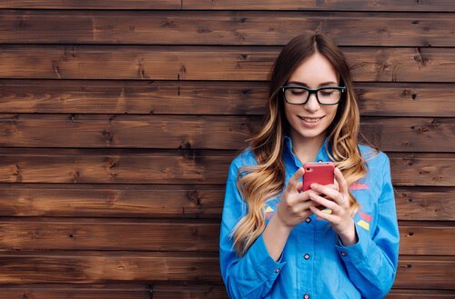 Innflytelsen sosiale nettverk har på vår selvtillit påvirker oss vanligvis negativt.