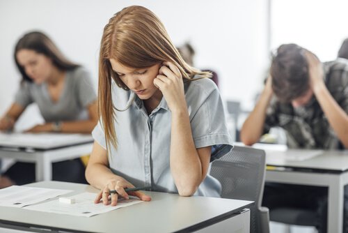 Ved å studere med andre på forhånd, kan det bli lettere å ta en prøve.