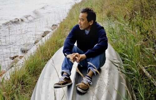 Haruki Murakami ved sjøen.